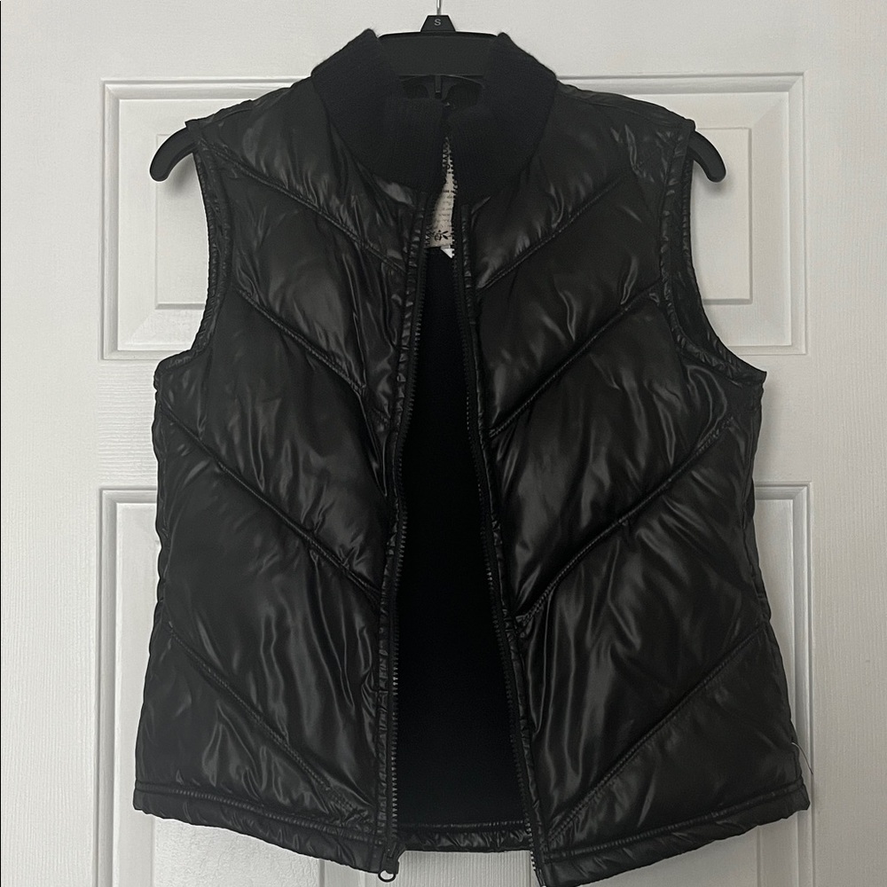 Vintage Old Navy women's black full-zip puffer vest